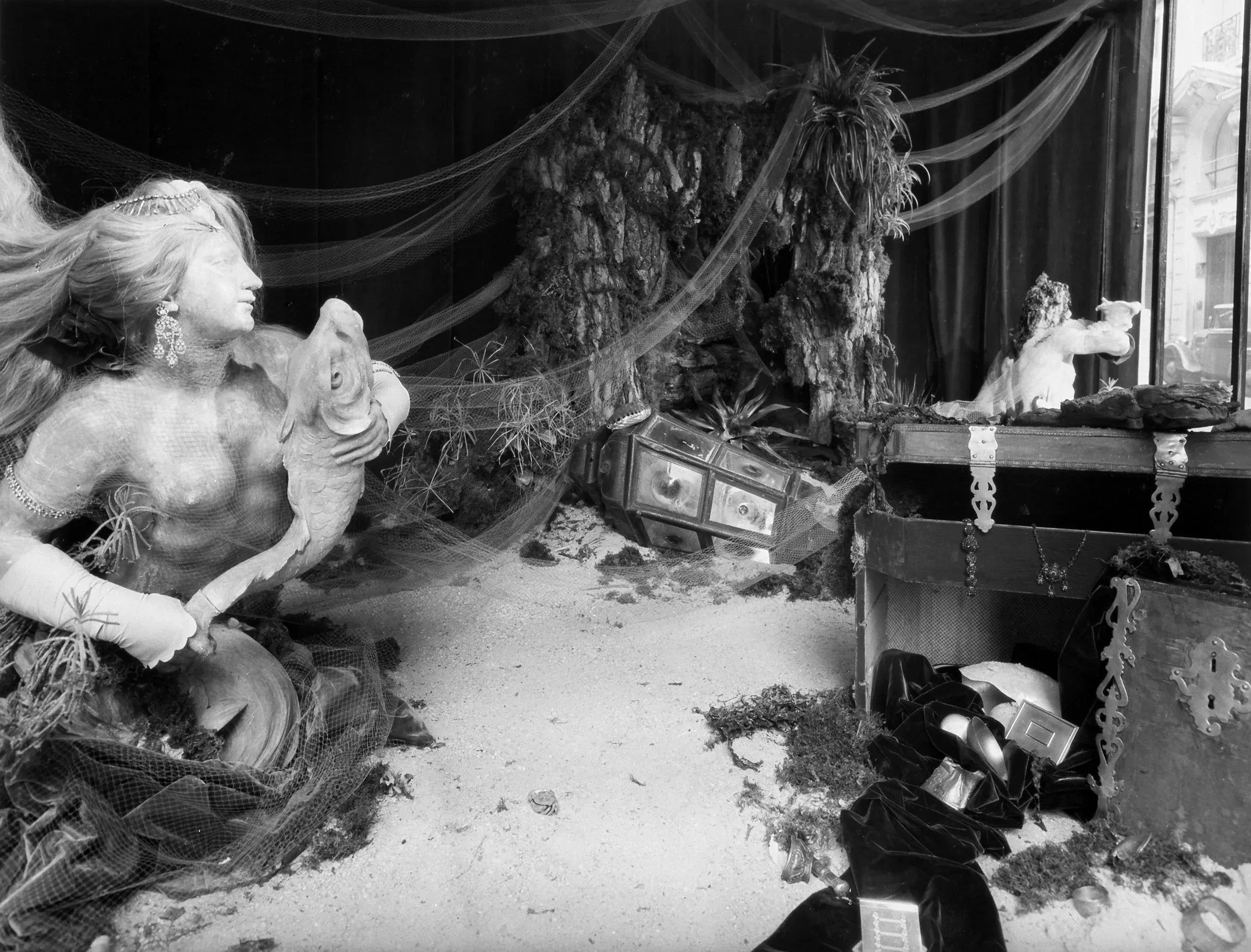 La sirène des mers - Vitrine 24 Fbg St Honoré déc 1946 d'Annie Beaumel - A PH VIT FG 1946 12 001